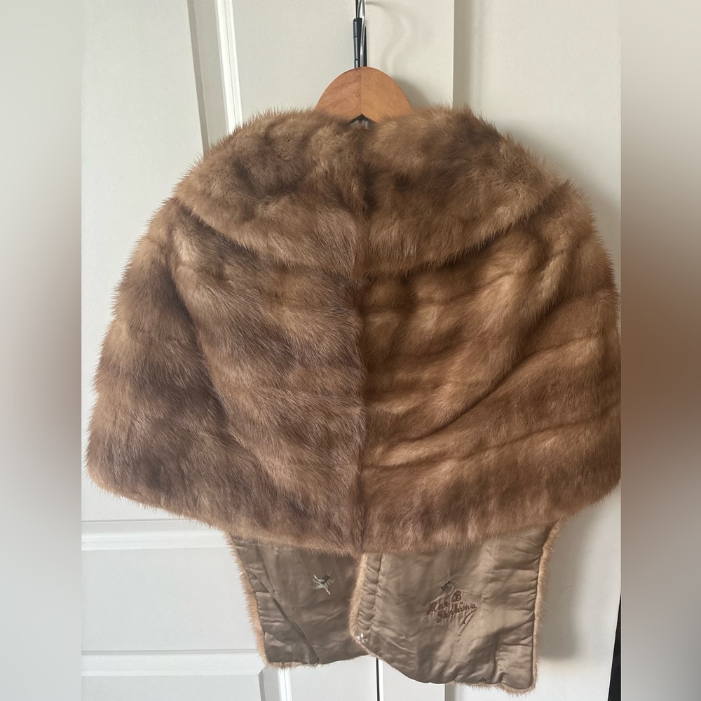 Vintage JAVUREK, Berwyn, Illinois Fur Stole - Picture 5 of 6